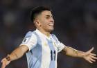 Con un golazo de Almada, Argentina le ganó a Uruguay y quedó a un paso del Mundial