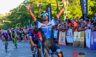 Alejandro Quilci se quedo con la segunda etapa de la vuelta de Mendoza 2024.