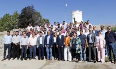 Provincia y municipios firmaron un pacto para trabajar por un Neuquén autónomo y justo