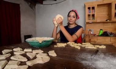 Vende tortas fritas full time para pagar los honorarios de un abogado