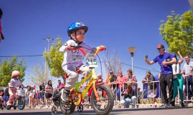 Primer encuentro infanto juvenil de ciclismo en Cutral Co