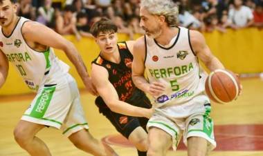 Pérfora venció a Centro Español y quedó a un paso del título del PreFederal de básquet: las mejores fotos