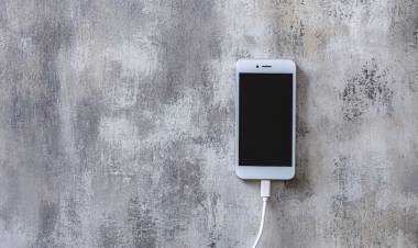 Cinco errores comunes que todos hacen con el celular y que dañan más rápido su batería