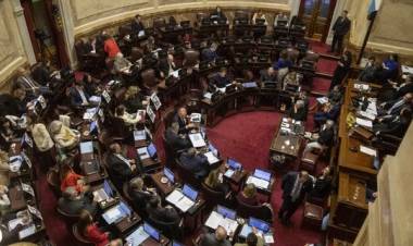 El Senado aprobó el aumento del bono jubilatorio, la recomposición del 7,2% y la extensión de la moratoria