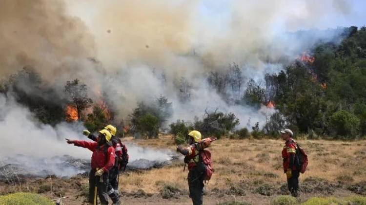 Incendio en Parque Nacional Los Alerces: el descenso de temperatura alivia el trabajo de los brigadistas