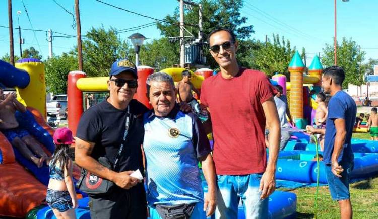 Tarde de verano en el barrio Peñi Trapún de Cutral Co 