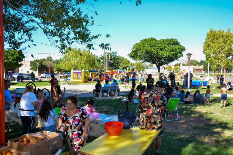 Tarde de verano en el barrio Peñi Trapún de Cutral Co 