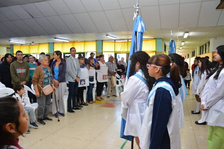 El presidente del Concejo Deliberante Jesús San Martín estuvo en el inicio del ciclo lectivo 2024 de la escuela 172 "Pedro