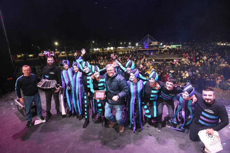 Rock, Cuarteto y Acrobacia Aérea abrieron los festejos del 58° Aniversario de la Ciudad de Plaza Huincul 