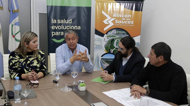 Figueroa gestionó viviendas para médicos en Rincón de los Sauces