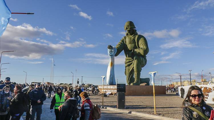 Quedo inaugurado el monumento al Soldado más grande del país
