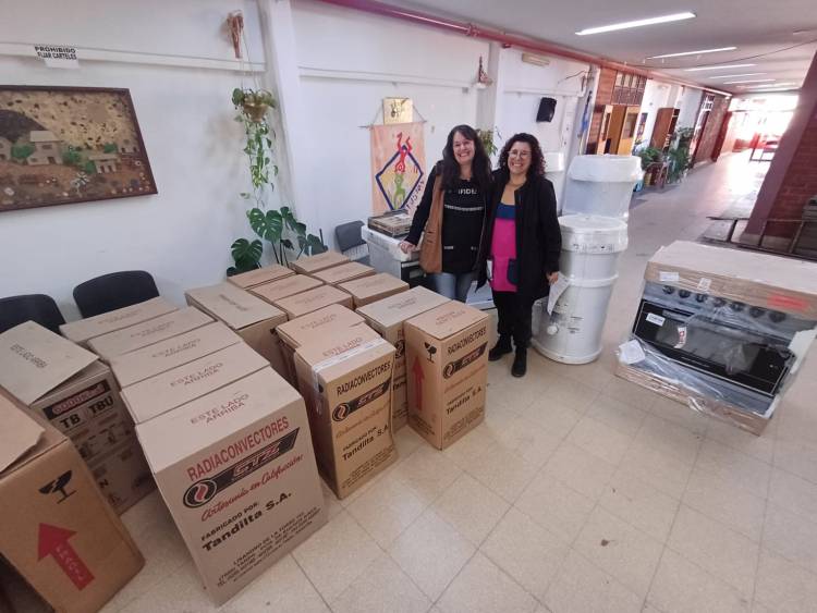 La Escuela Especial 2 de Plaza Huincul recibió los equipos de calefacción 