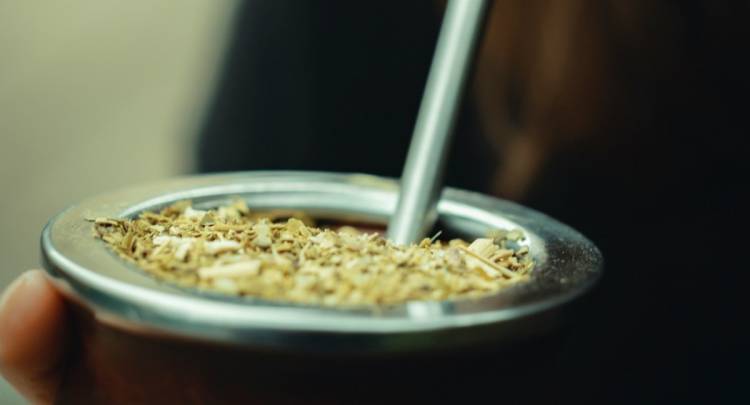 El mate perfecto: cuál es el significado de la "montañita" al momento de preparar la infusión
