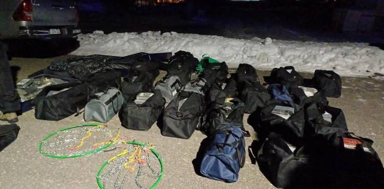 Incautan casi 800 kilos de cocaína en un complejo de cabañas en Neuquén