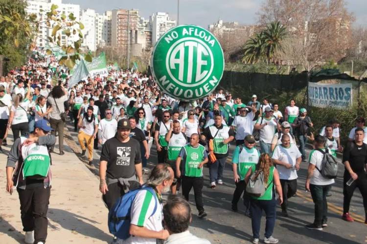 La Justicia de Neuquén dictó una cautelar que suspende la aplicación del Impuesto a las Ganancias a los estatales de la provincia