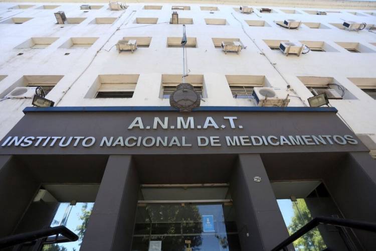 Atención: ANMAT prohíbe el uso y la comercialización de una marca de brackets