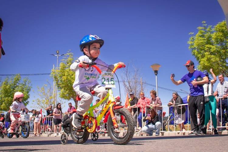 Primer encuentro infanto juvenil de ciclismo en Cutral Co