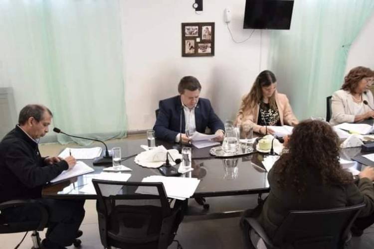 El cuerpo deliberativo del concejo deliberante de la ciudad de Plaza Huincul aprobó en la Sesión ordinaria la siguientes disposiciones