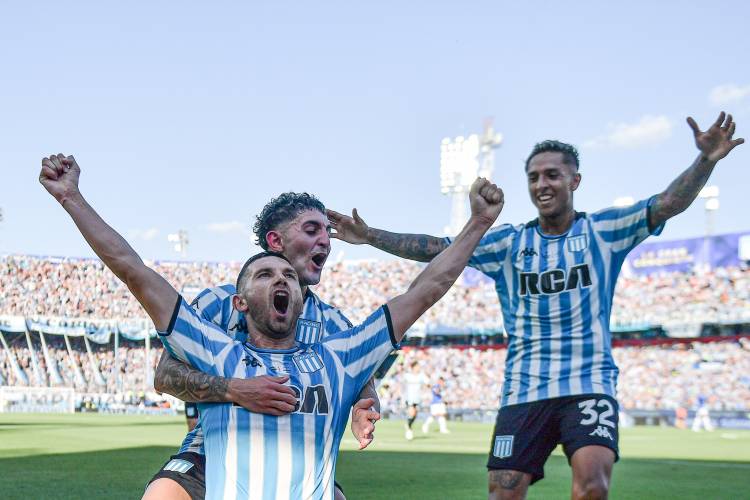 ¡Racing salió campeón de la Copa Sudamericana y cortó su sequía de 36 años!