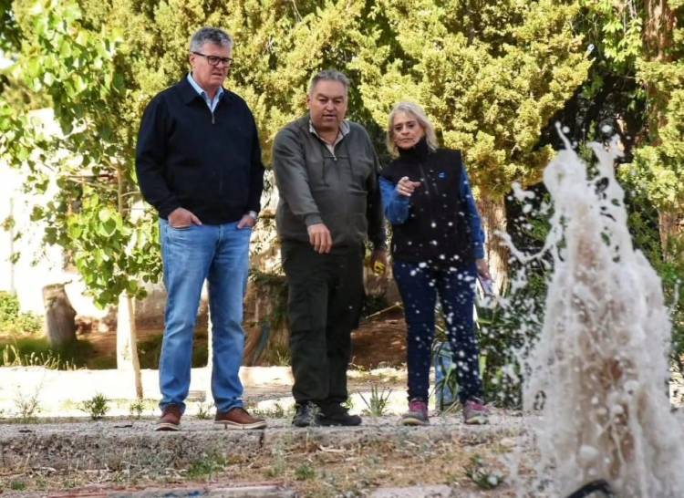 Plaza Huincul continúa con la recuperación de pozos de agua para el riego de espacios públicos de la ciudad 