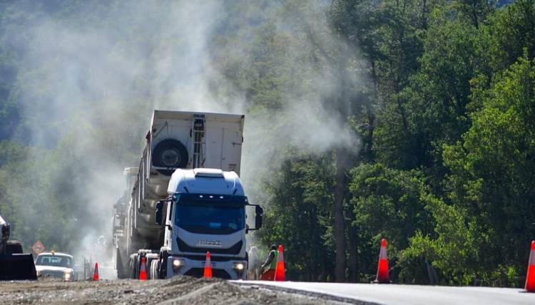 El gobernador destacó que el programa vial neuquino es único en la historia