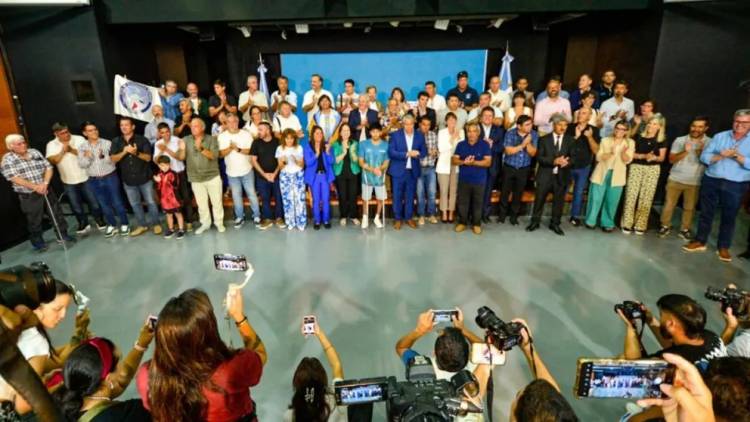 Figueroa entregó aportes a 38 clubes por más de 1.700 millones de pesos