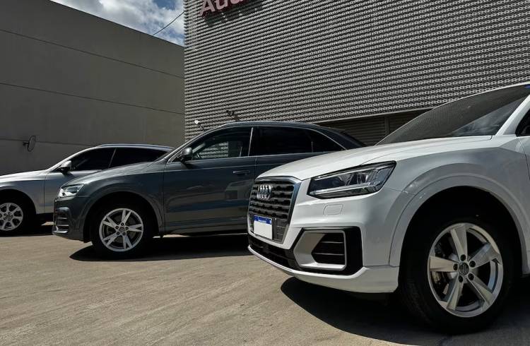 El Gobierno eliminó impuestos internos para autos de alta gama y motos