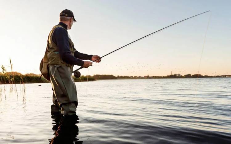 Dictarán talleres de pesca con mosca en San Patricio del Chañar, Vista Alegre y Centenario