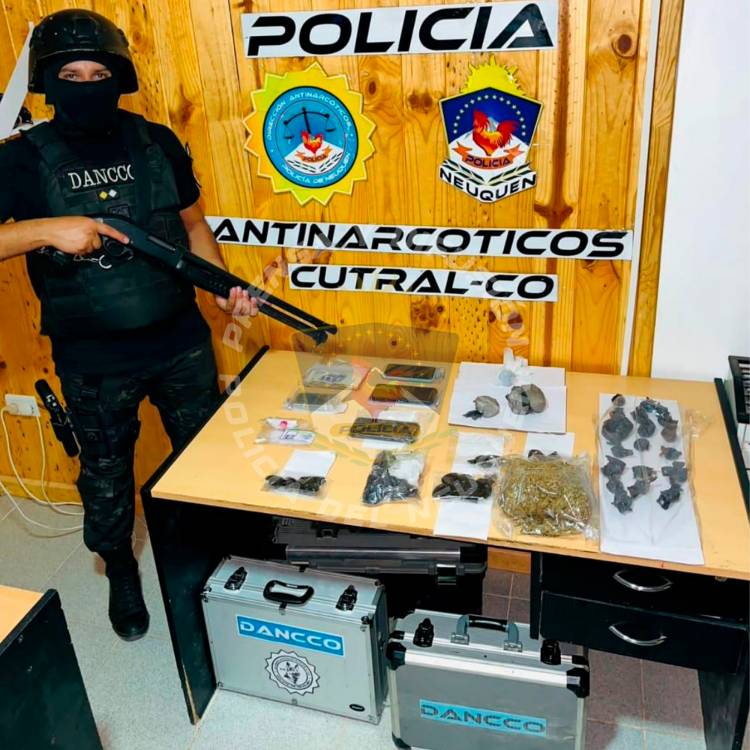 Cinco demorados y droga incautada en operativo antidroga 