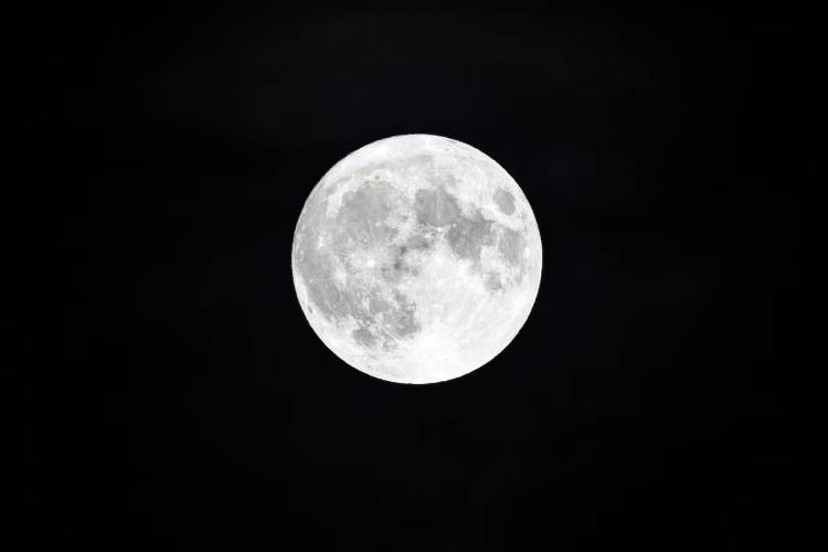 Luna llena de nieve: a qué hora se podrá ver y por qué se llama así