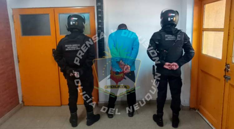 Demorado con un arma de fuego en su poder 