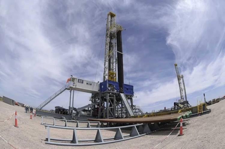 Los precios del petróleo se recuperan, hay alivio para Vaca Muerta, pero malas noticias para los consumidores