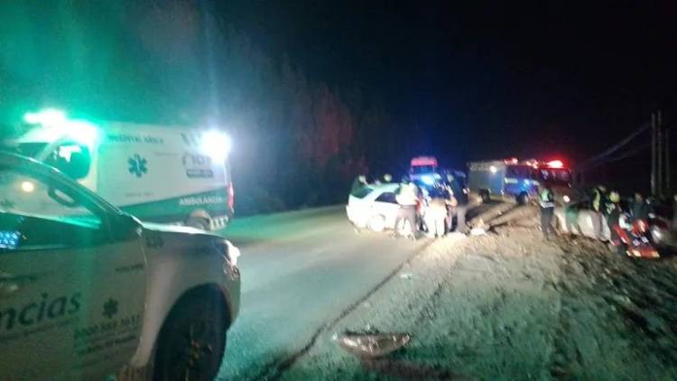 Dos muertos y un herido grave tras un choque en Añelo: la Ruta 7 está cortada