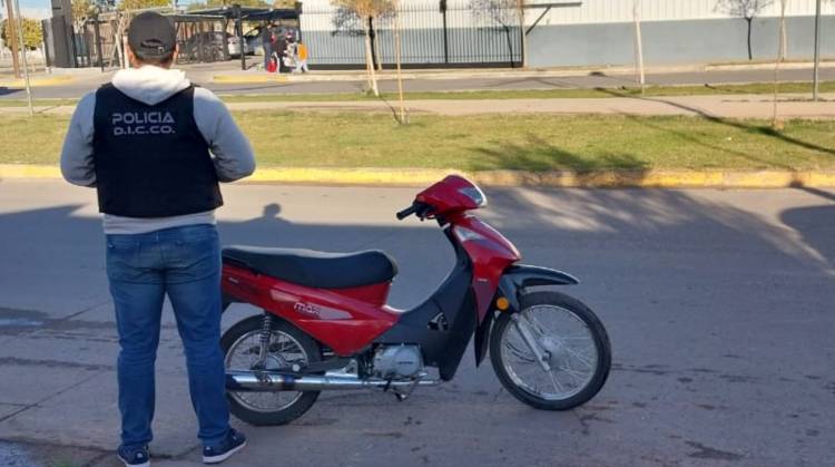 Recuperan motocicleta con pedido de secuestro 