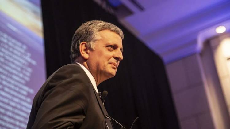 YPF sale de shopping: está a un paso de quedarse con dos áreas la francesa Total en Vaca Muerta