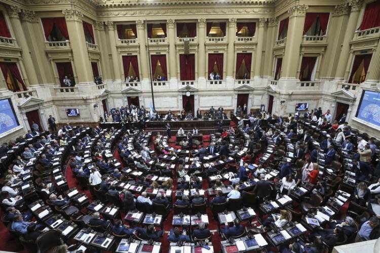 Milei intenta blindarse de una nueva paliza en el Congreso
