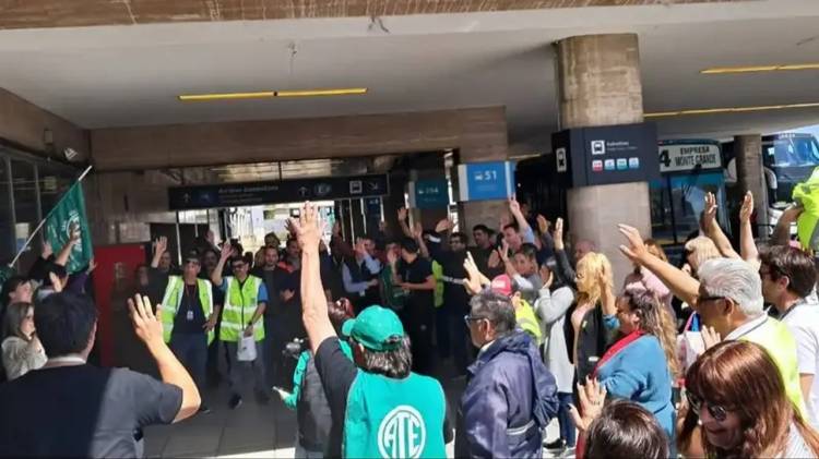 El conflicto salarial de los trabajadores de ATE/ANAC amenaza el fin de semana largo