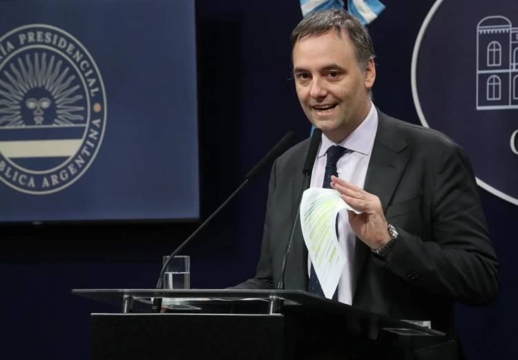 Adorni: El fiscal Pollicita citó a la escribana que intervino en la compra del departamento en Caballito