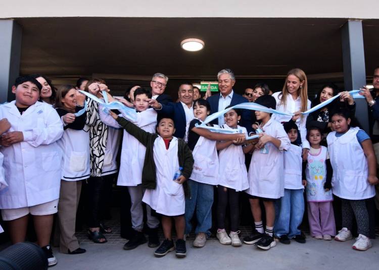 La Escuela Primaria N° 22 estrenó su nuevo edificio en el barrio Altos del Sur de Plaza Huincul 