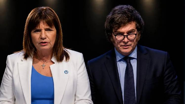 Bullrich toma distancia del caso Adorni y deja a Milei en una seria encrucijada: elegir entre él o ella