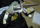 Secuestraron armas, droga y un vehículo en una causa por lesiones con arma de fuego
