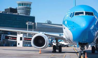 Paro de aeronáuticos: vuelos cancelados y quejas de pasajeros por reprogramaciones