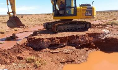 AVANZA LA REPARACIÓN DE UN ACUEDUCTO EN CUTRAL CO – PLAZA HUINCUL
