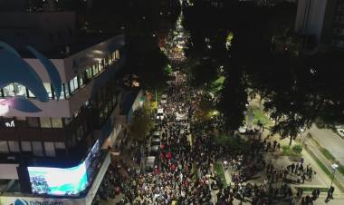 Más de 30.000 personas se movilizaron en las calles de Neuquén y otras 10.000 en las sedes de la UNCo de Neuquén y Río Negro. 