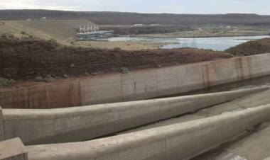 Por decreto, el Gobierno avanza con las privatizaciones de cuatro centrales hidroeléctricas