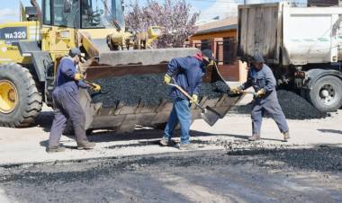 Comenzó la obra de asfalto en barrio Centenario de Plaza Huincul 