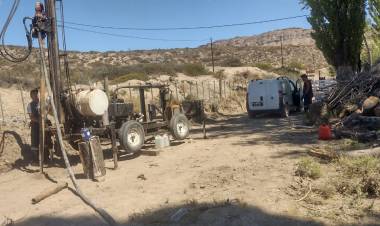 Petróleo en la Escuela 122: Descubrimiento inesperado y repercusiones en la comunidad de Villa Puente Picún Leufú