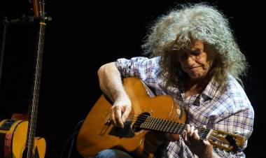 Pat Metheny deslumbró en el Gran Rex con un recital íntimo y lleno de historias