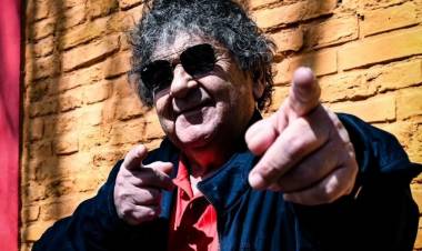 Cacho Deicas anunció su vuelta a los escenarios junto a sus nuevos músicos: “Esta es la banda que los va a divertir”