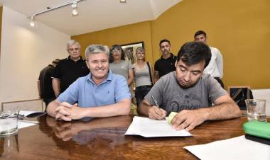 Plaza Huincul acordó una suba anual del 36% para empleados municipales